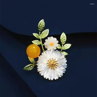 Elegant Daisy Flower Green Leaf Brooch